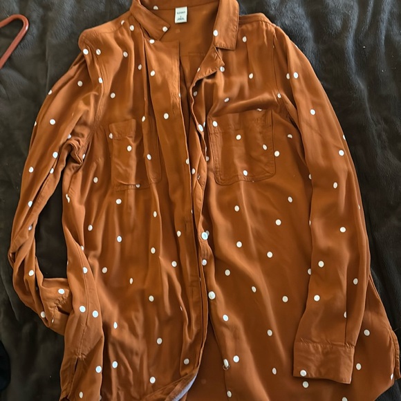 Old Navy Long Sleeve shirt two pockets in front - Picture 1 of 3